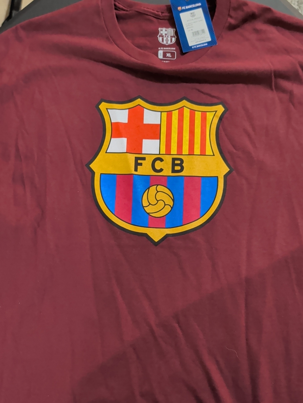 NEW. FC Barcelona Men's Short Sleeve Crest Tee